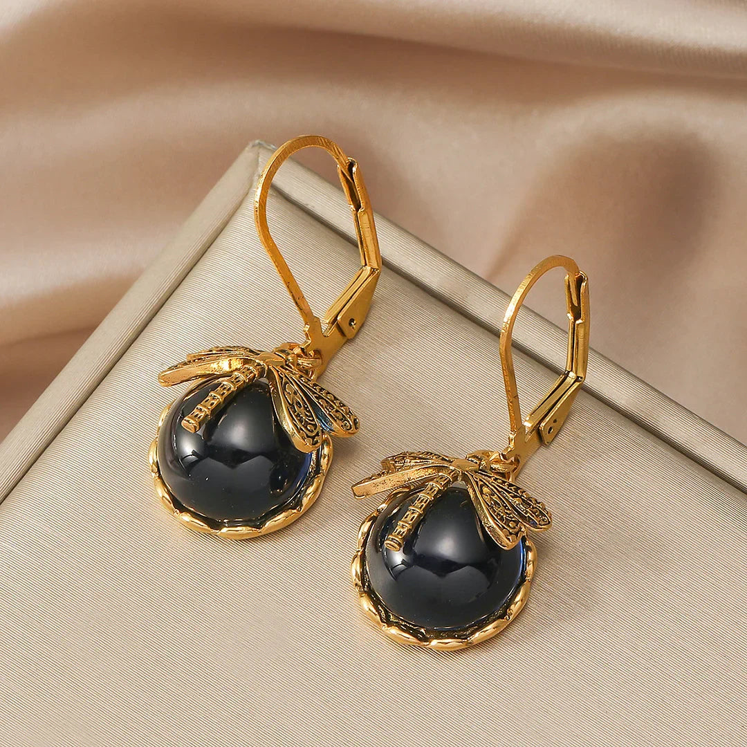 Pendientes de libélula con bolas de cristal brillantes en diferentes colores