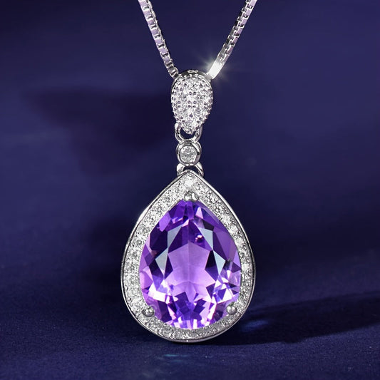 Collar con colgante de lágrima de amatista morada y circonitas
