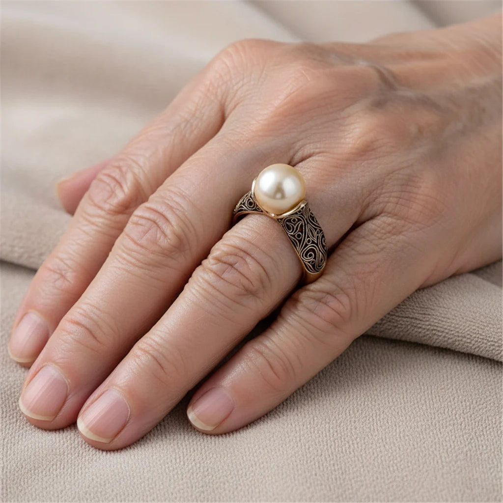 Anillo Vintage Dorado con Perla
