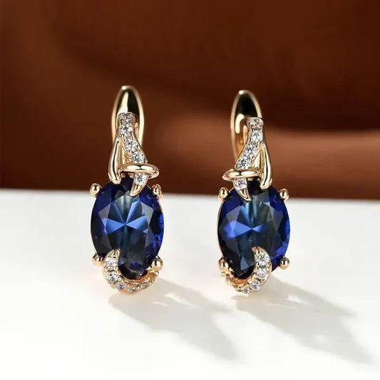 Elegantes pendientes de color azul zafiro con brillantes detalles de circonita cúbica