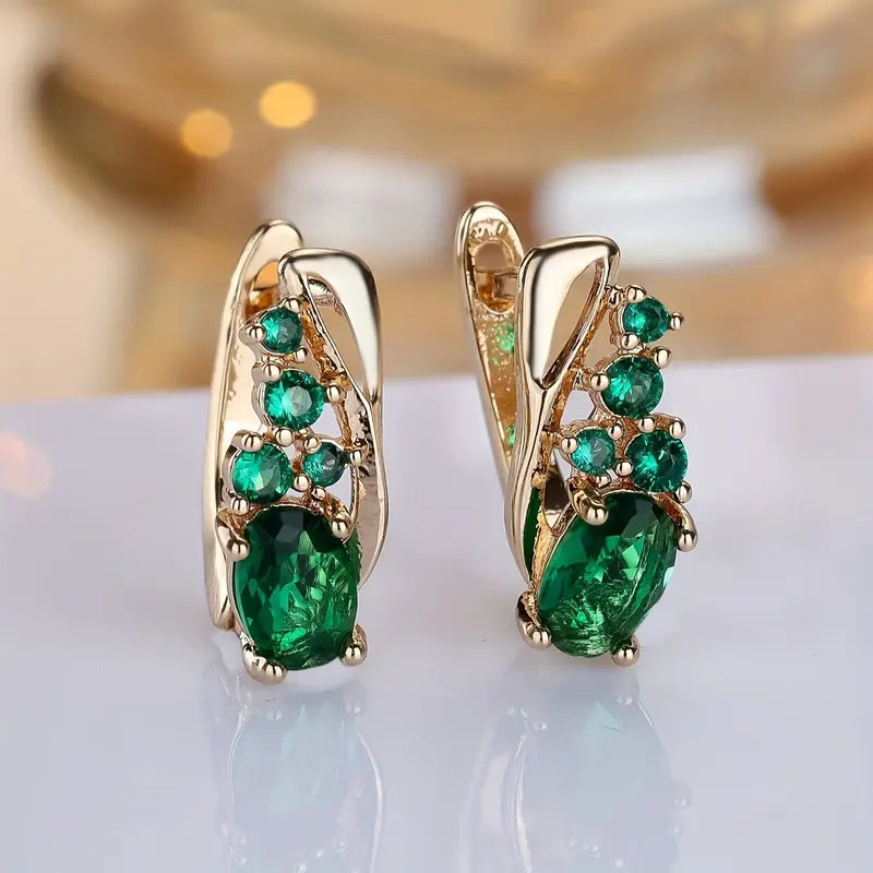 Pendientes elegantes con piedras verdes tipo esmeralda en tono dorado