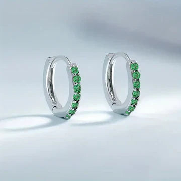 Pendientes de aro plegables brillantes con circonitas de colores: versátiles y elegantes