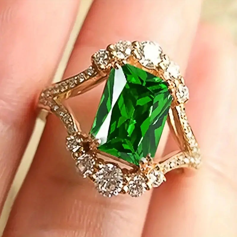 Elegante anillo con piedra esmeralda