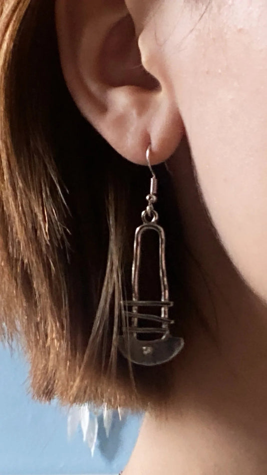 Pendientes geométricos extravagantes con un diseño vintage único