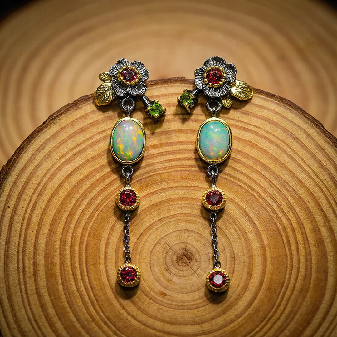Pendientes boho-chic con ópalo brillante y circonitas rojas