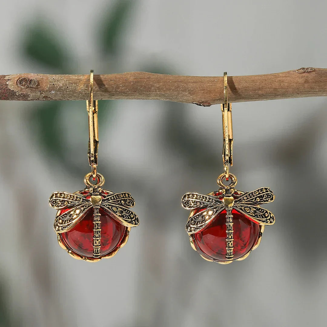Pendientes de libélula con bolas de cristal brillantes en diferentes colores