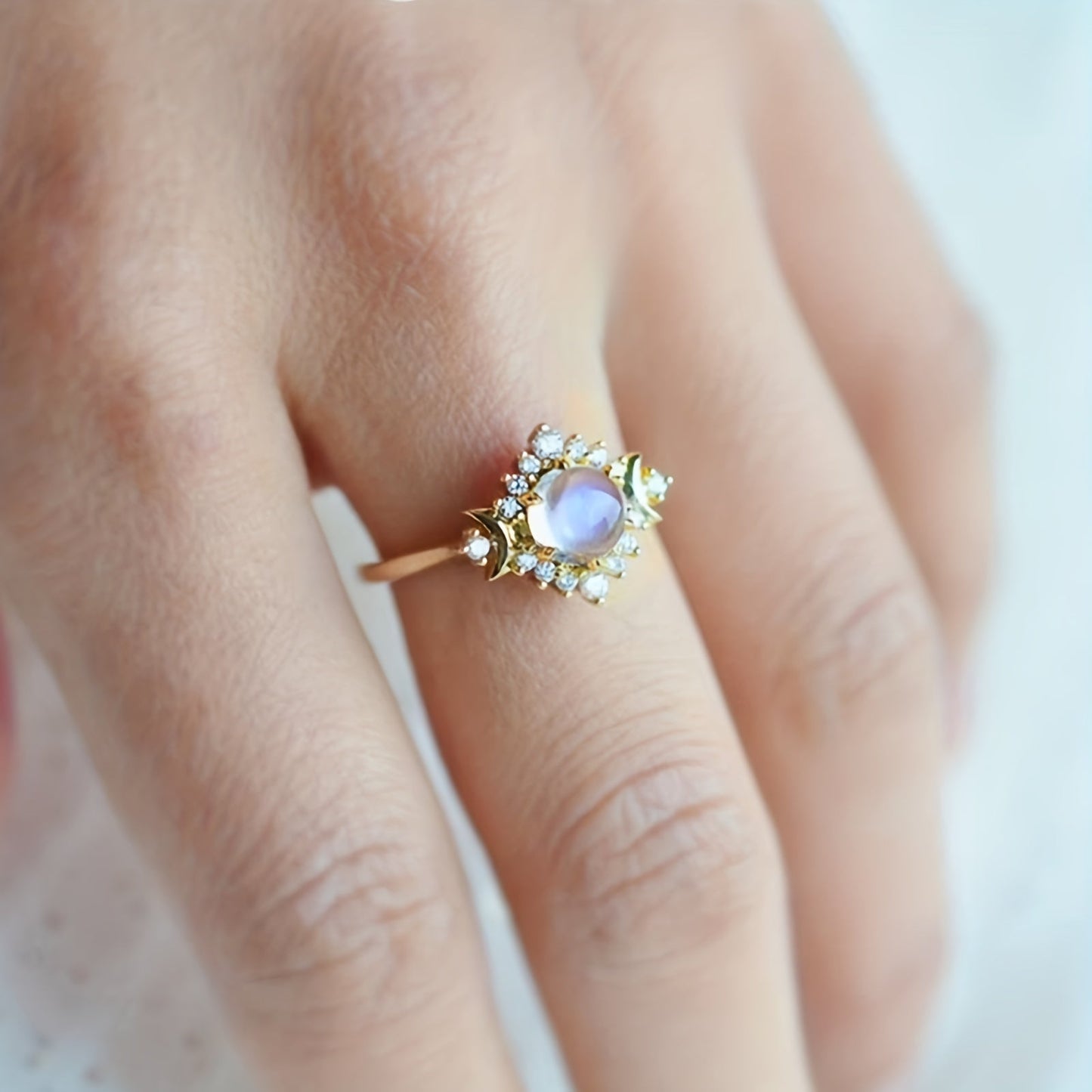 Anillo Eliza con piedra luna