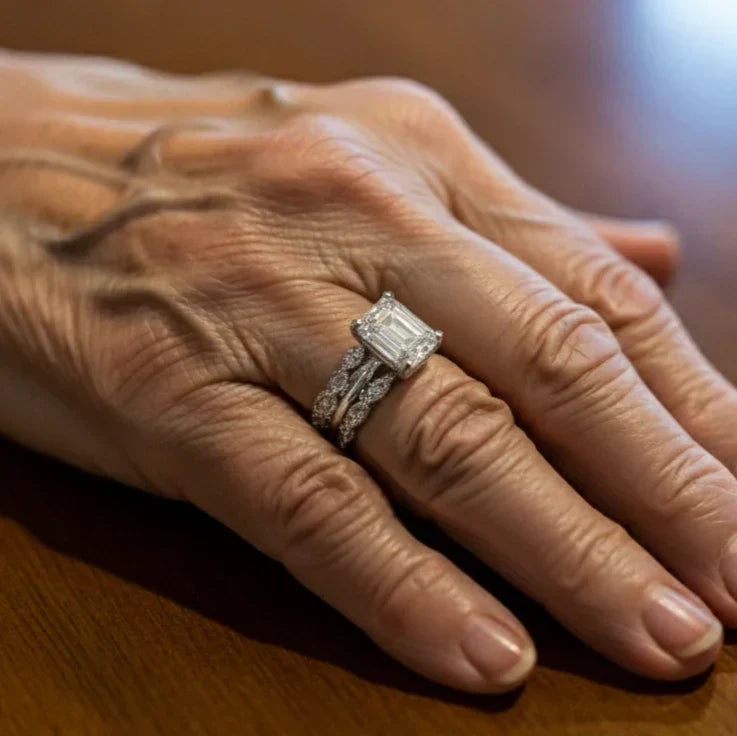 Anillo de plata vintage con capas brillantes