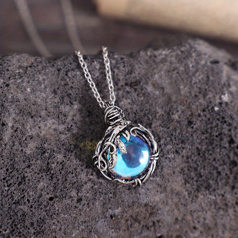 Collar élfico de piedra lunar con hojas de filigrana y brillo místico