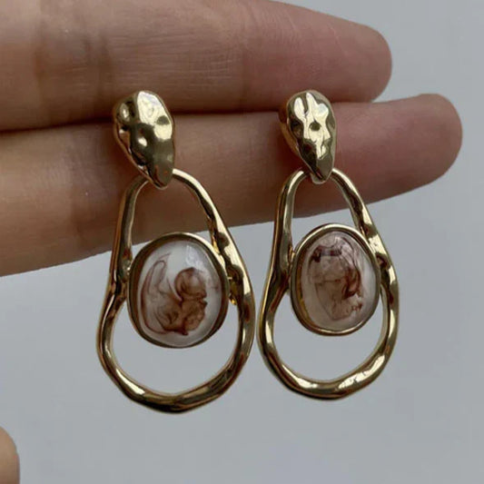 Pendientes de piedra de resina orgánica con diseño curvo único