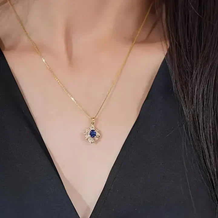 Elegante colgante de zafiro con diamantes y delicada cadena