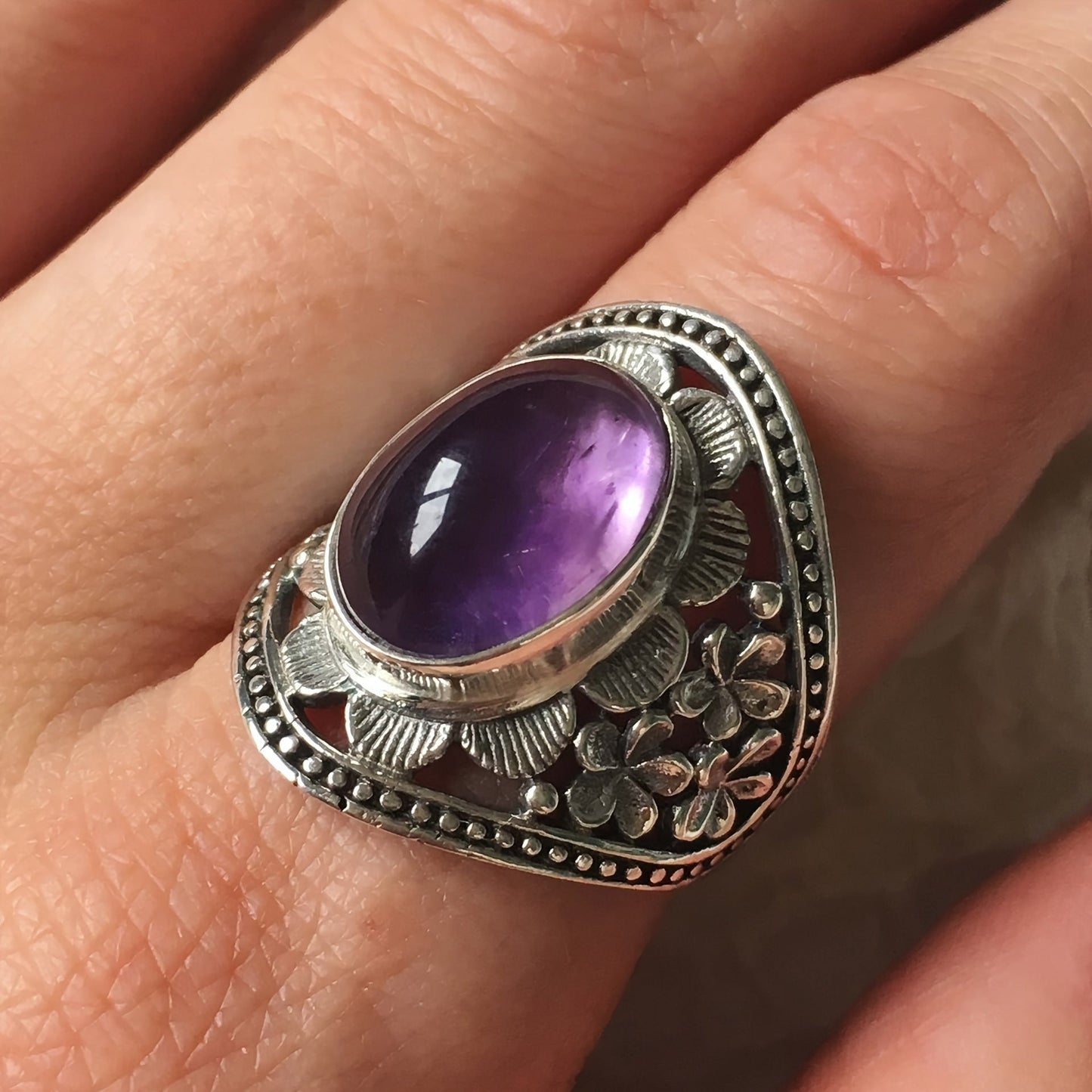 Anillo de amatista Haida