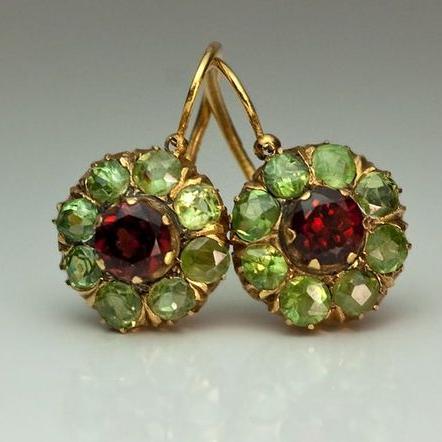 Pendientes colgantes de racimo de granate y peridoto redondo vintage