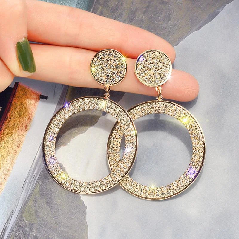 Pendientes de aro de cristal brillante con pendientes redondos de pavé
