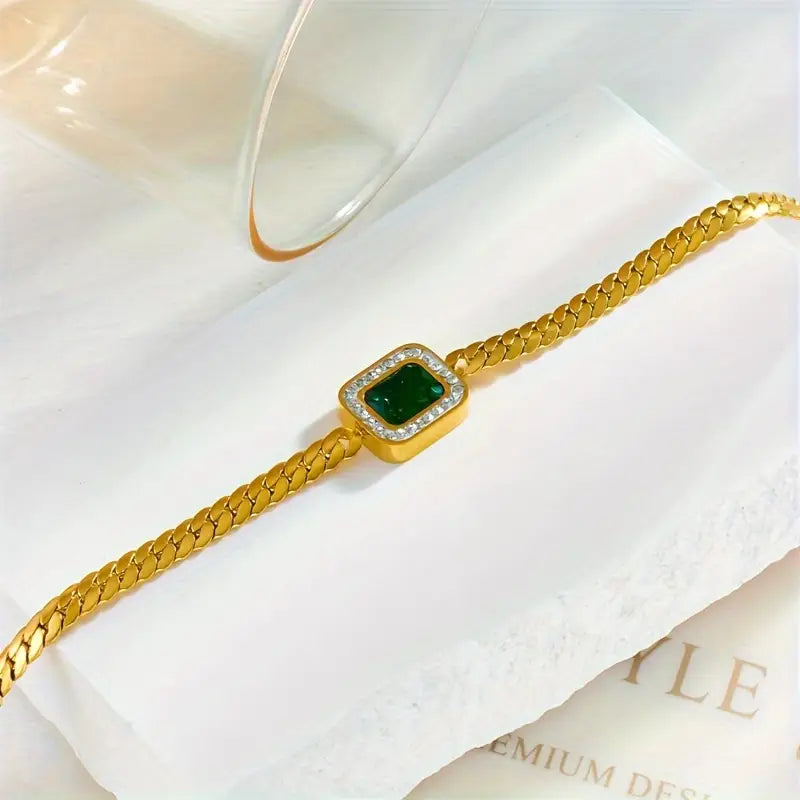Elegante pulsera de cadena de serpiente con brillantes circonitas verde esmeralda