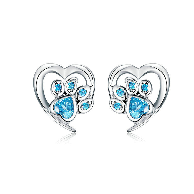 Pendientes con forma de corazón con estampado de patas y brillantes circonitas cúbicas