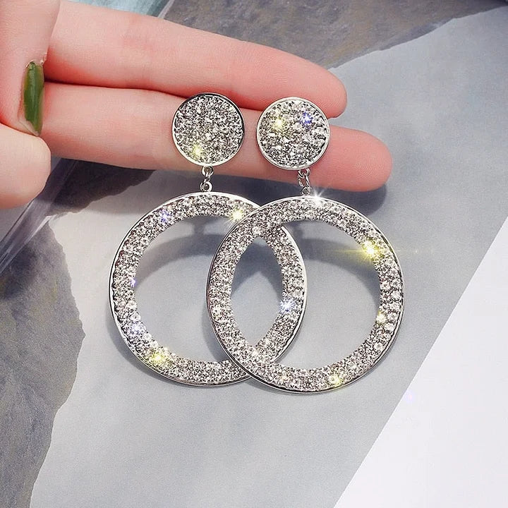 Pendientes de aro de cristal brillante con pendientes redondos de pavé