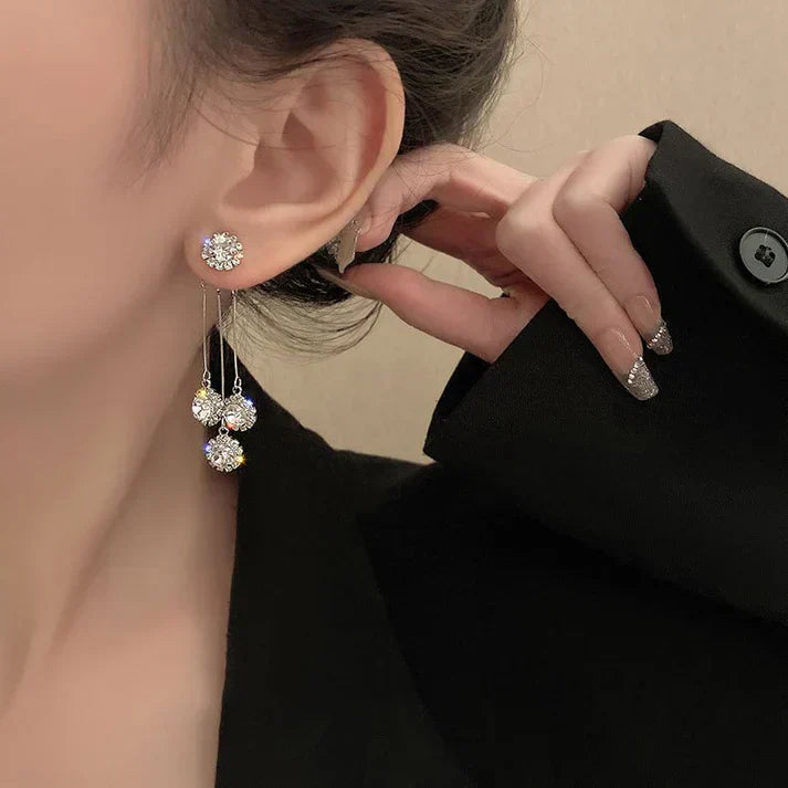 Pendientes en racimo de circonitas cúbicas brillantes con tres bolas colgantes