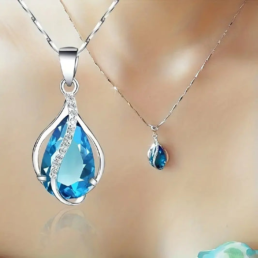 Collar elegante con gotas de aguamarina azul y detalles en circonitas