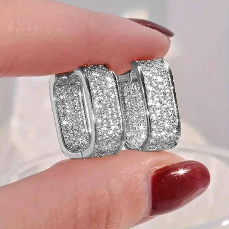 Pendientes brillantes en forma de U con diseño de pavé de cristal brillante