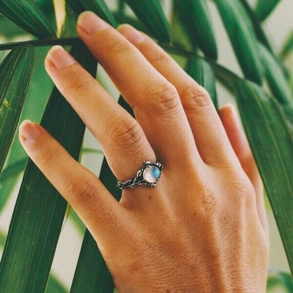 Anillo de Piedra Lunar Elizabeth