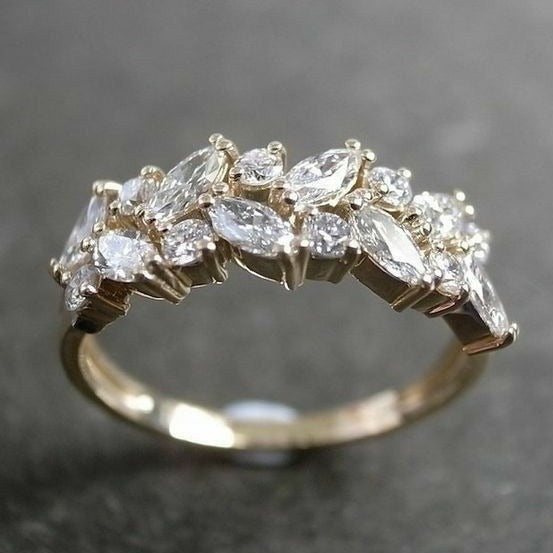 Anillo Vintage Dorado con Circonitas en Pavé