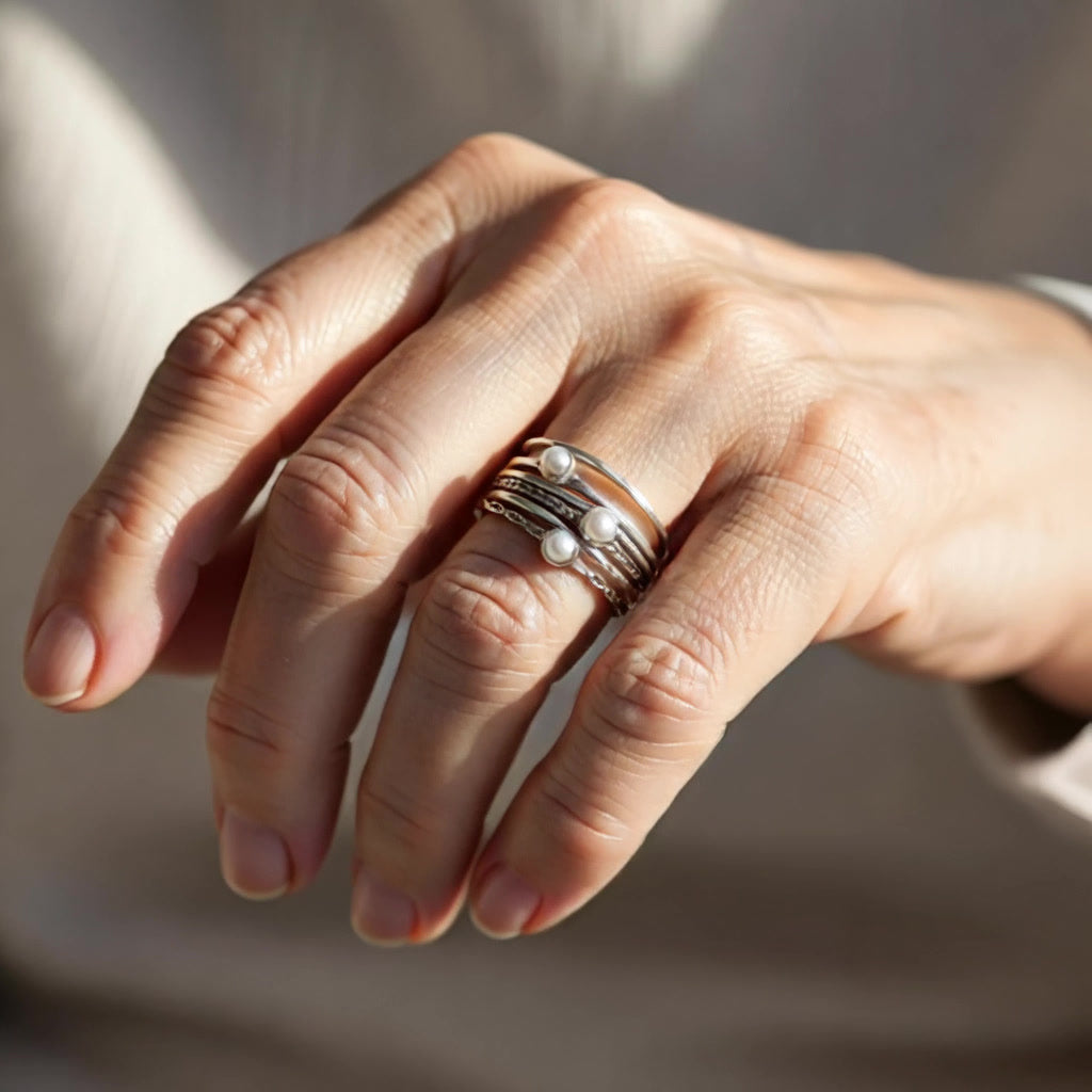 Anillo con incrustación de perlas
