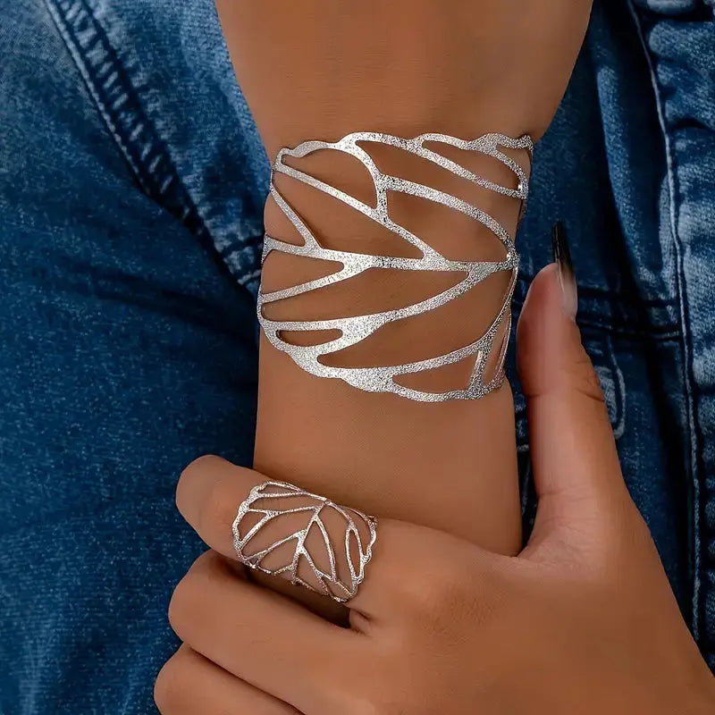 Conjunto de pulsera y anillo moderno con diseño de hojas