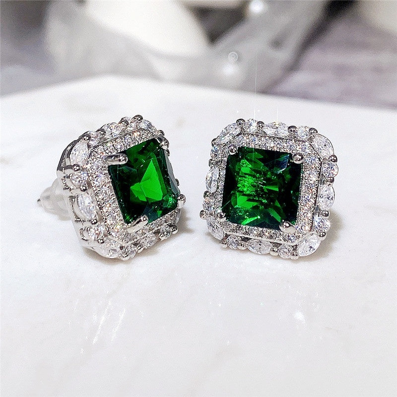 Elegantes pendientes de circonita verde esmeralda con montura brillante