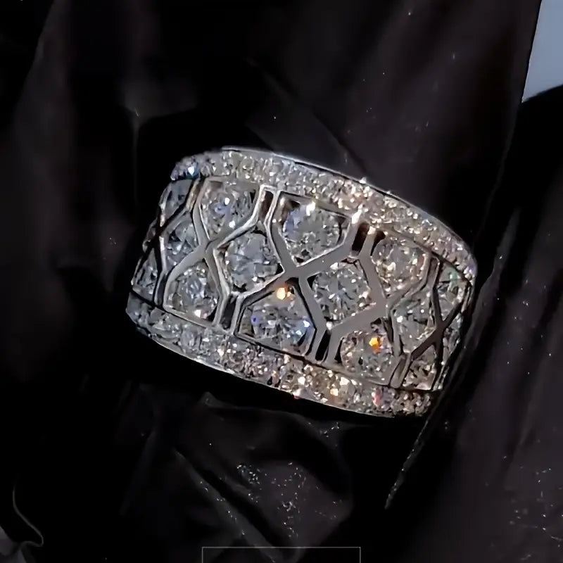 Anillo elegante con diseño de malla geométrica