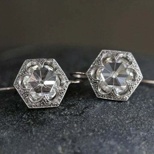 Pendientes antiguos hexagonales de piedra de cristal facetado con borde floral