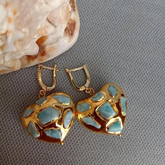 Pendientes de corazón vintage con piedra mosaico turquesa en un diseño único