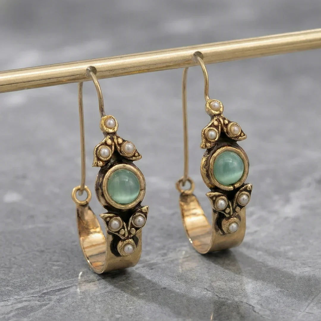 Pendientes retro de perlas con piedra verde y diseño antiguo