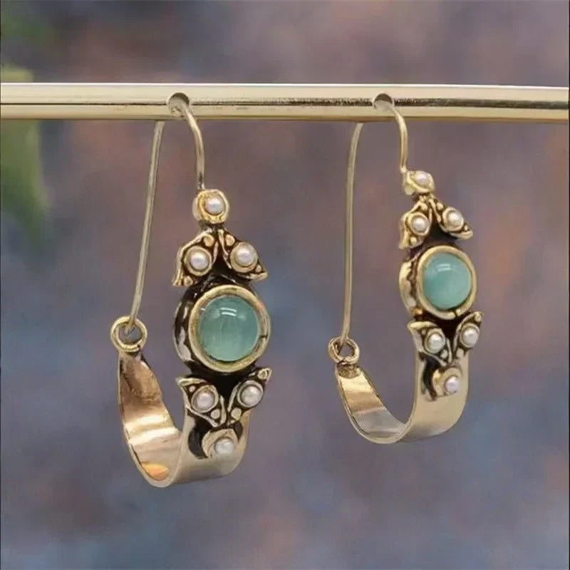 Pendientes retro de perlas con piedra verde y diseño antiguo