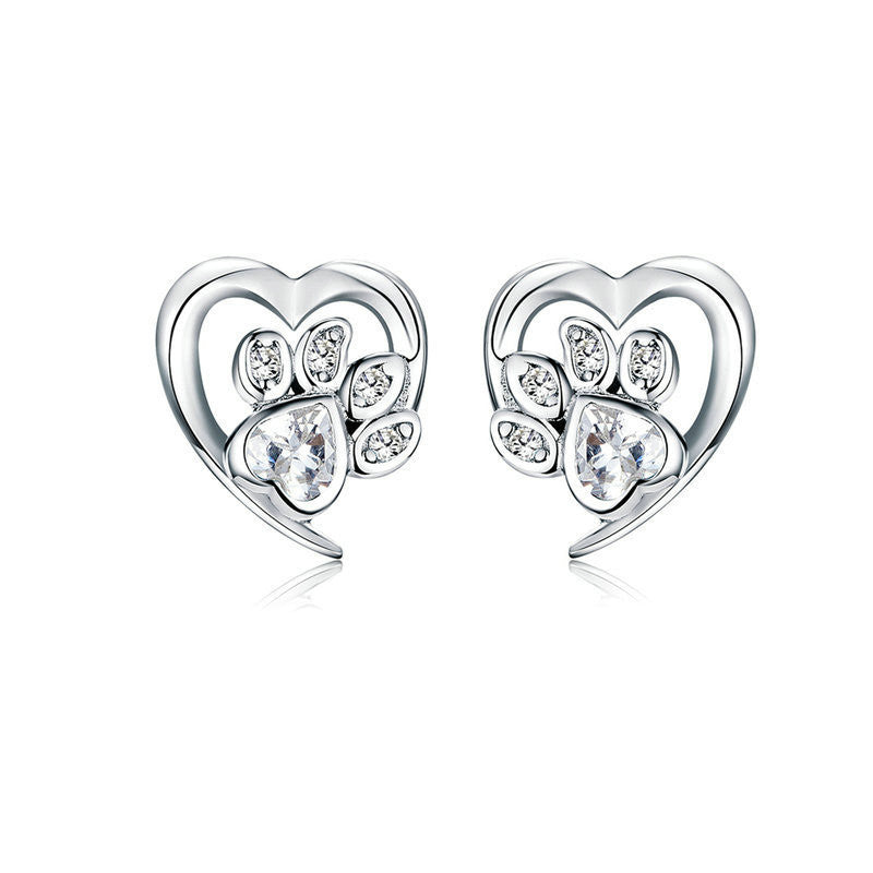 Pendientes con forma de corazón con estampado de patas y brillantes circonitas cúbicas