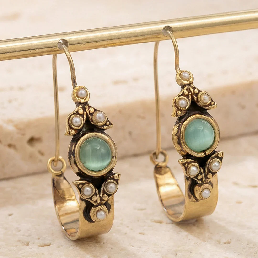 Pendientes retro de perlas con piedra verde y diseño antiguo
