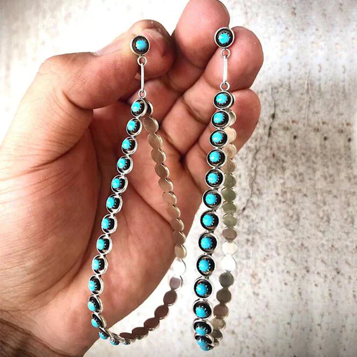 Pendientes boho de piedra turquesa con elegante diseño de corte redondo
