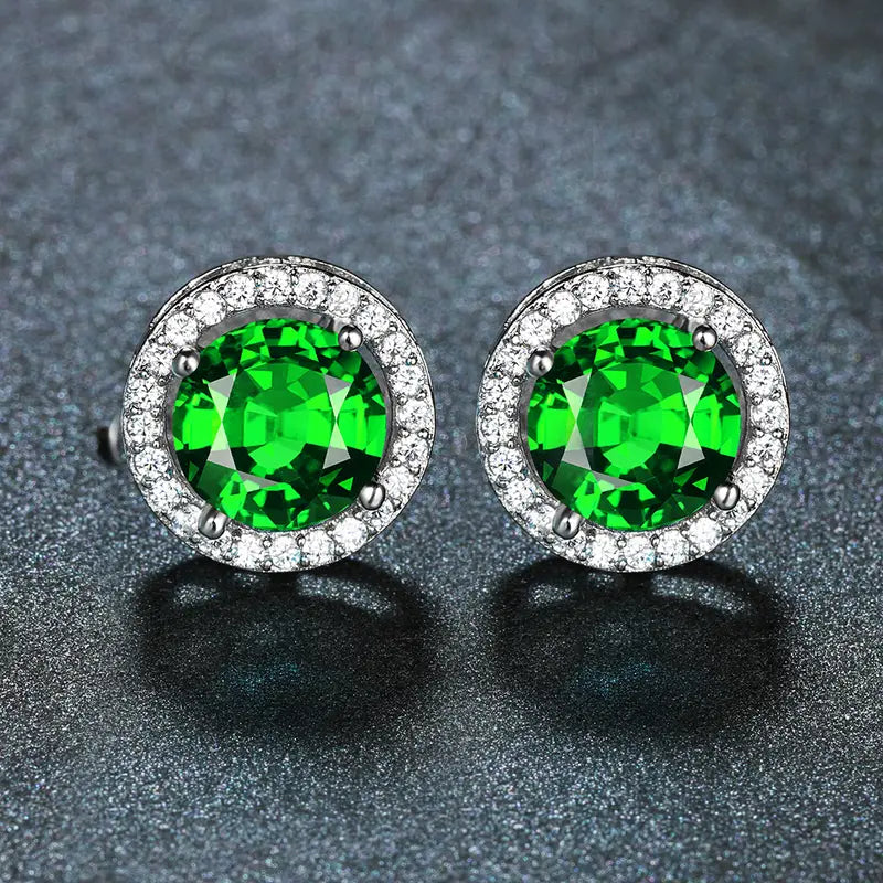 Pendientes brillantes de piedras preciosas de color verde esmeralda con halo de circonita cúbica