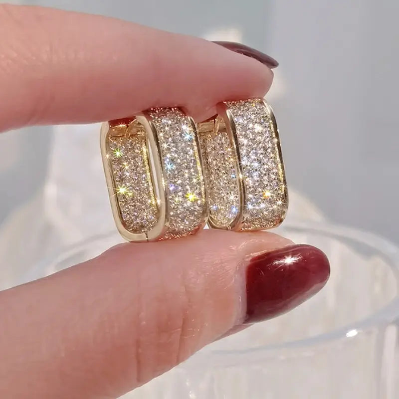 Pendientes brillantes en forma de U con diseño de pavé de cristal brillante