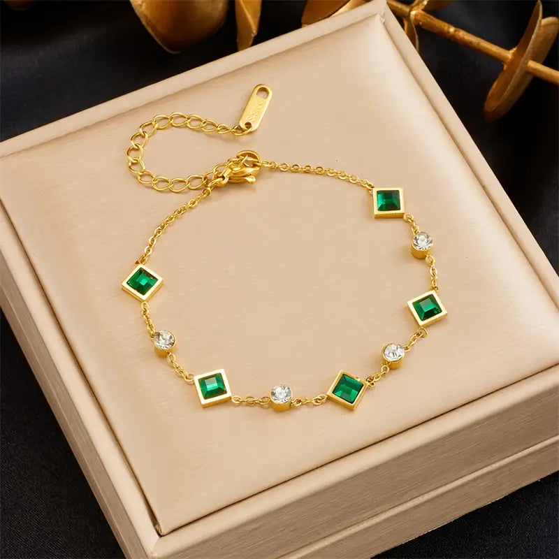 Elegante pulsera con piedras cuadradas de esmeralda y circonitas