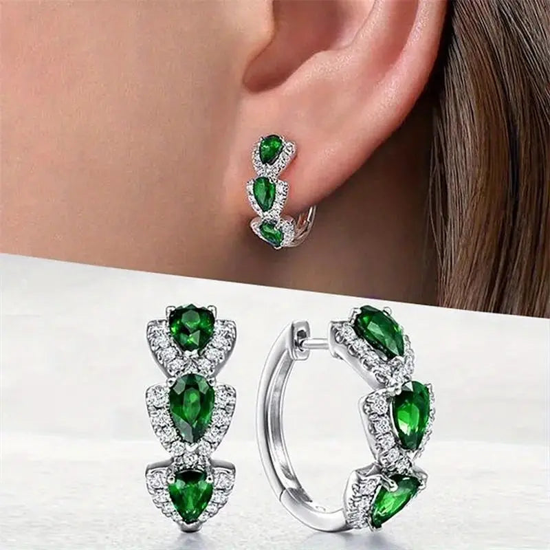 Pendientes elegantes en forma de lágrima con circonitas brillantes y cristales de colores