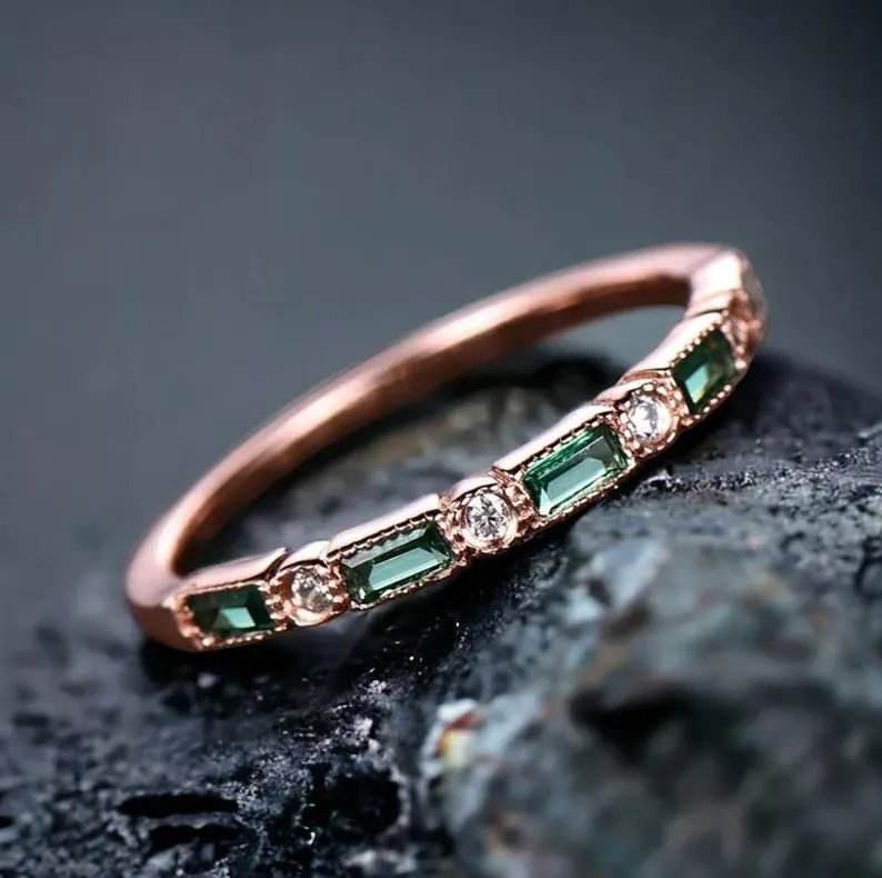 Anillo Vintage con Zircones Verdes