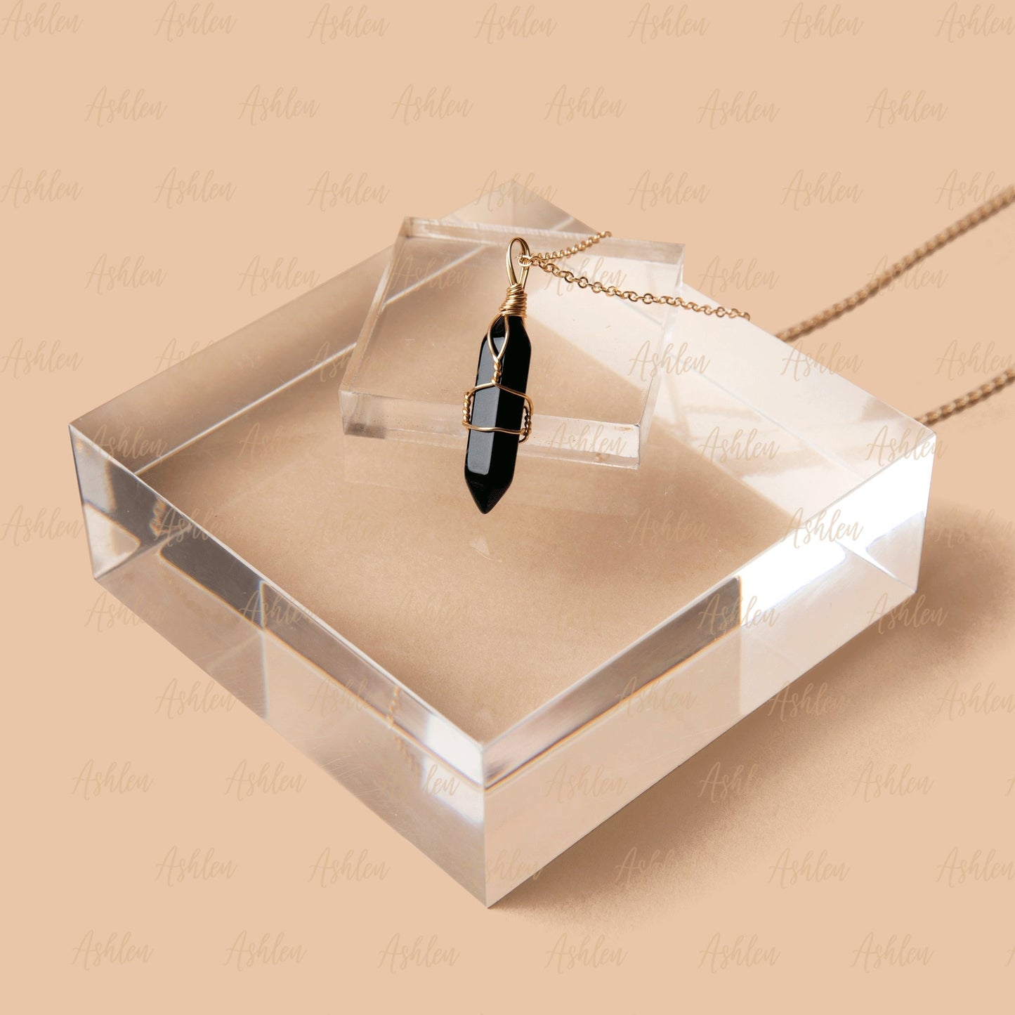 Elegante collar con colgante de cristal de piedra y alambre envolvente en diferentes colores