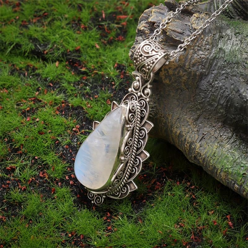 Collar colgante de piedra lunar vintage con diseño de filigrana ornamentada