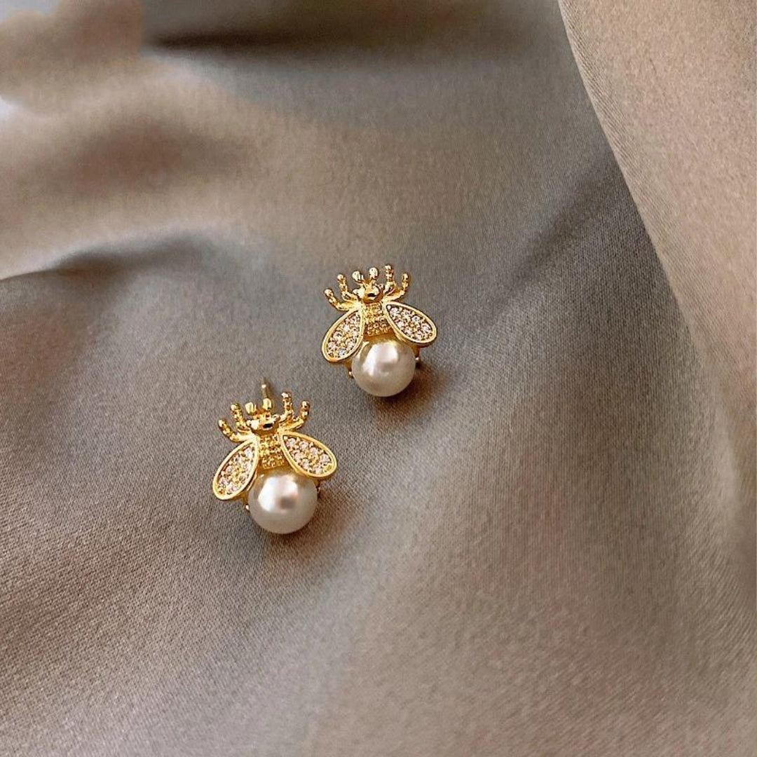 Pendientes elegantes de abeja con alas de circonitas y perlas