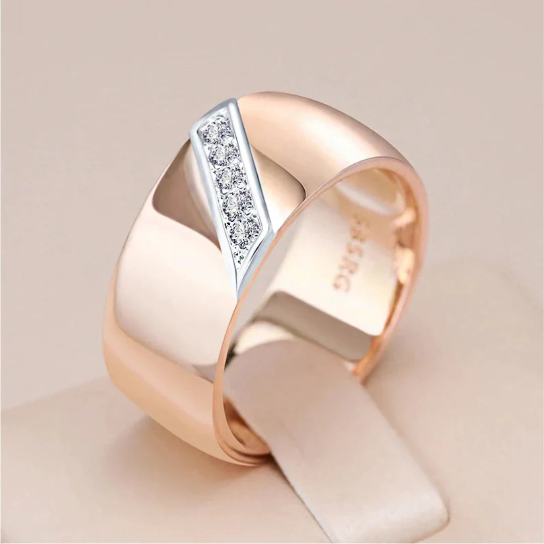 Anillo Elegante de Oro con Circonia Cúbica