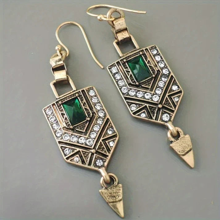 Pendientes vintage con piedra verde esmeralda y cristales brillantes