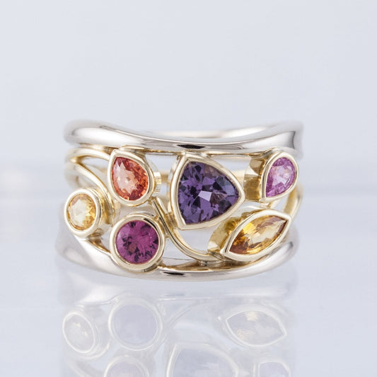Anillo vintage brillante en azul
