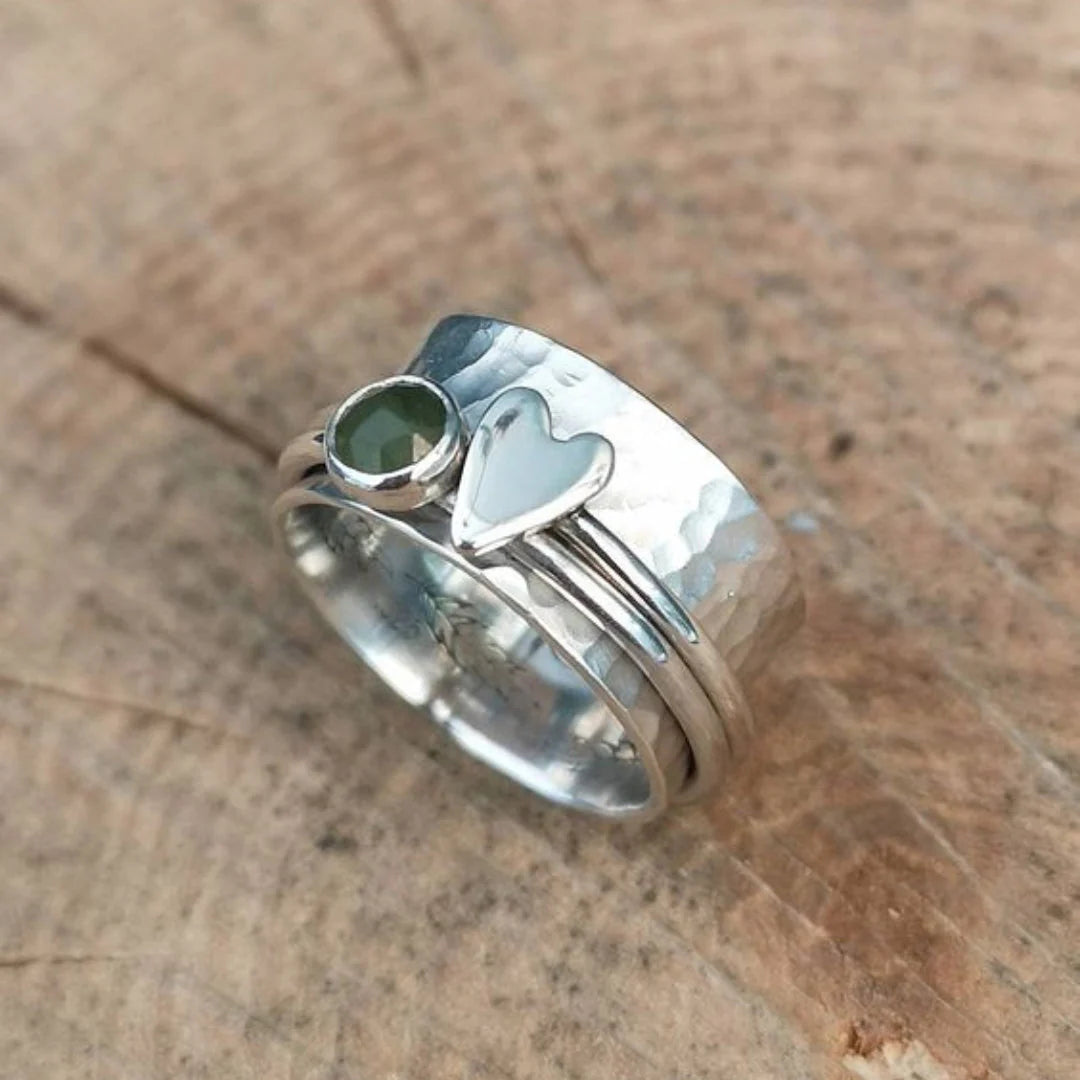 Anillo de Corazón con Piedra Verde - Plata de Ley