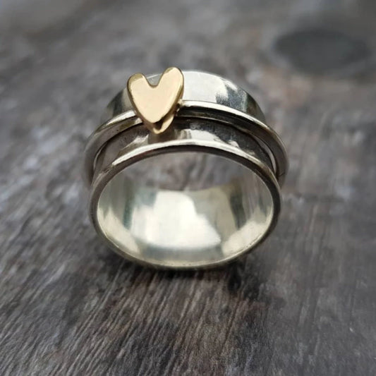Anillo Vintage de Plata con Corazón Dorado